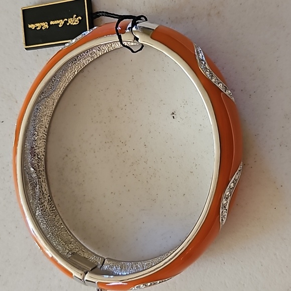 Brand NEW - Picture 2 of 3